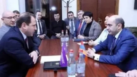 «Ժողովուրդ». Ինչ են քննարկել Տոնոյանն ու «Լուսավոր Հայաստան» խմբակցության անդամները