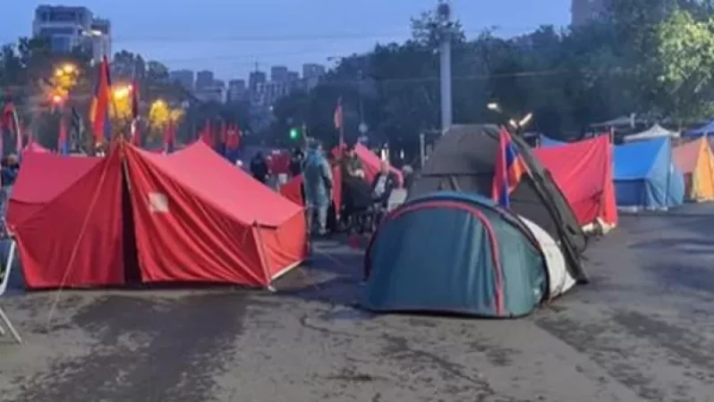 «Որոշել են Վոլոդինի և Լավրովի այցերի կապակցությամբ հանել Ֆրանսիայի հրապարակի վրանները». Խամոյան