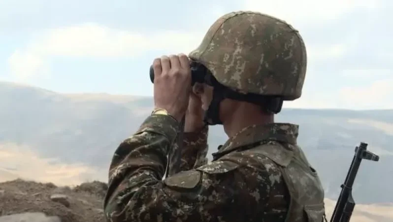 Արցախում ամսվա ընթացքում մեկ շաբաթ կամ 10 օր պետական պաշտոնյաները պետք է սահման պահեն. «Հրապարակ»