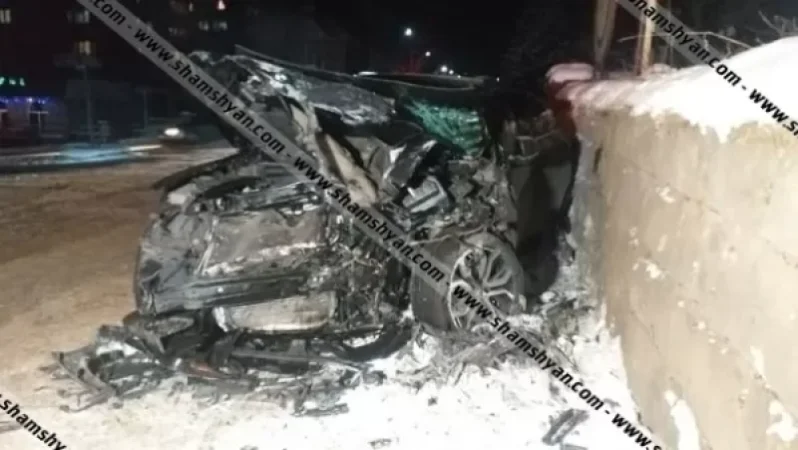 Խոշոր ավտովթար Հրազդանում. 24-ամյա վարորդը BMW X6-ով բախվել է բազալտե պարսպին. կա 5 վիրավոր