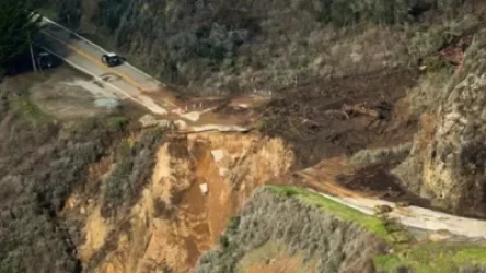 Փլուզվել է մայրուղու հսկայական հատված