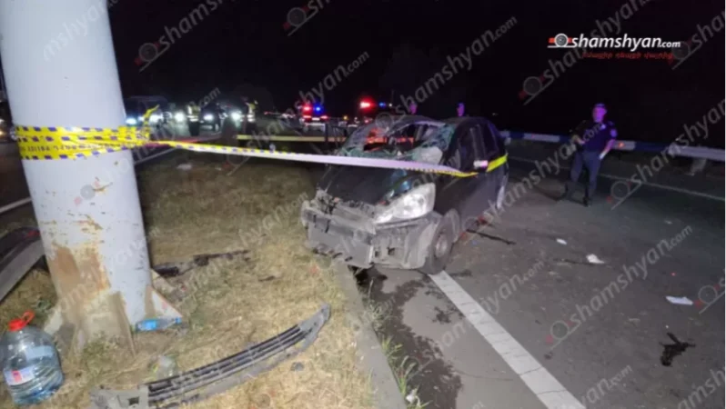 «Honda»-ն բախվել է գովազդային երկաթե սյանը․ նրանք վերադառնում էին Բաթումիից