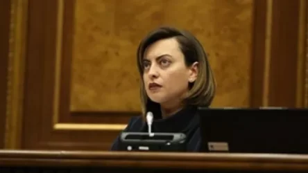 «Ամենախիզախը» և «ամենաճիշտը» ասում է՝ մենք ռազբորկա չենք անում. ճնշելու տեղը ստեղ չի, դուրսը կա. Նազարյանը` Պետրոսյանին