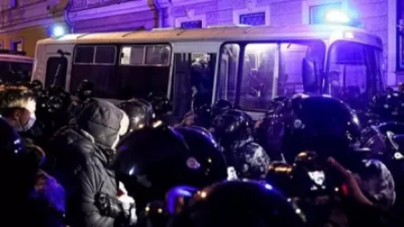 Նավալնիի դատավարության ու նրան ազատազրկելու դատավճռից հետո տեղի ունեցած բողոքի ակցիաների ընթացքում ավելի քան 1000 մարդ է ձերբակալվել, որից 828-ը՝ Մոսկվայում. РБК