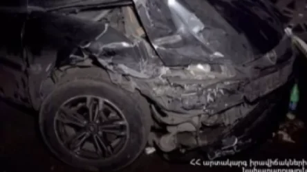 «Օպելը» վրաերթի է ենթարկել 3 մարդու, ապա բախվել «Մերսեդեսին». 5 վիրավորներից 2-ի վիճակը ծանր է