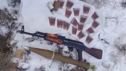 Քաղաքացիները ոստիկանության բաժիններում «Կալաշնիկովի» ինքնաձիգներ և այլ հրազեններ են կամավոր հանձնել