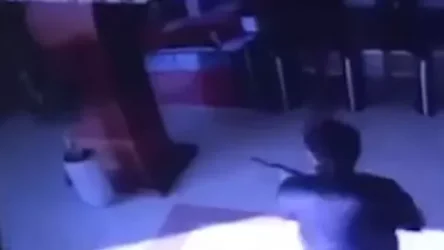 ՏԵՍԱՆՅՈՒԹ. Բացառիկ տեսանյութ․ զինված անձի՝ «Էրեբունի պլազա» ներս մտնելու պահը.  Yerevan.today