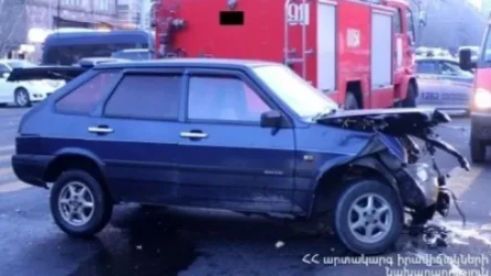 Կոմիտասի պողոտայի և Փափազյան փողոցի խաչմերուկում մեքենաներ են բախվել. կա տուժած