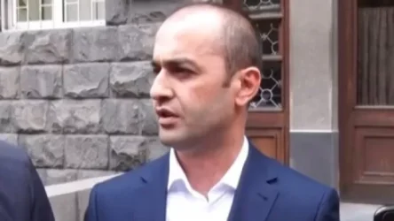 Քննիչները Հրայր Թովմասյանին թույլ չեն տալիս ծանոթանալ դատարանի որոշմանը. Ամրամ Մակինյան