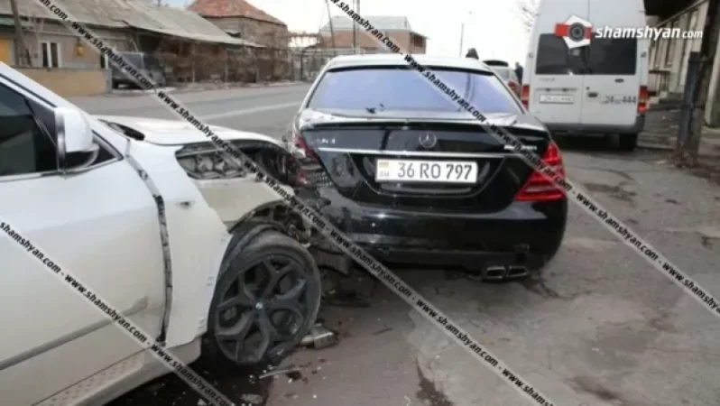 Վթար Ջանիբեկյան փողոցում. BMW X5-ը բախվել է կայանված Mercedes-ին