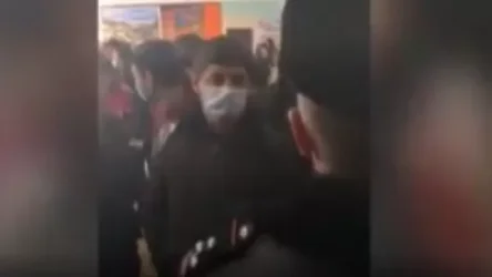 ՏԵՍԱՆՅՈՒԹ. Լարված վիճակ Աբովյանի թիվ 1 դպրոցում. մեծ թվով ոստիկաններ հսկում են տնօրենի սենյակը