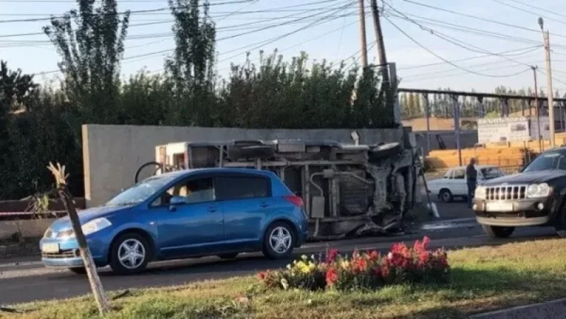 Մեքենա է կողաշրջվել Երևան-Սևան մայրուղում. խցանում կա