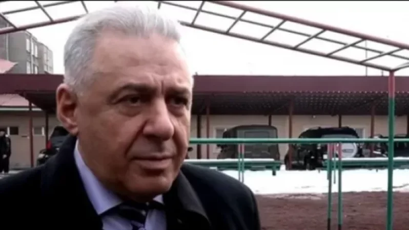 Պաշտպանության նախարարը չպատասխանեց ոչ ՊԲ-ի լուծարման, ոչ էլ 30 տարի բանակ չունենալու մասին հարցերին