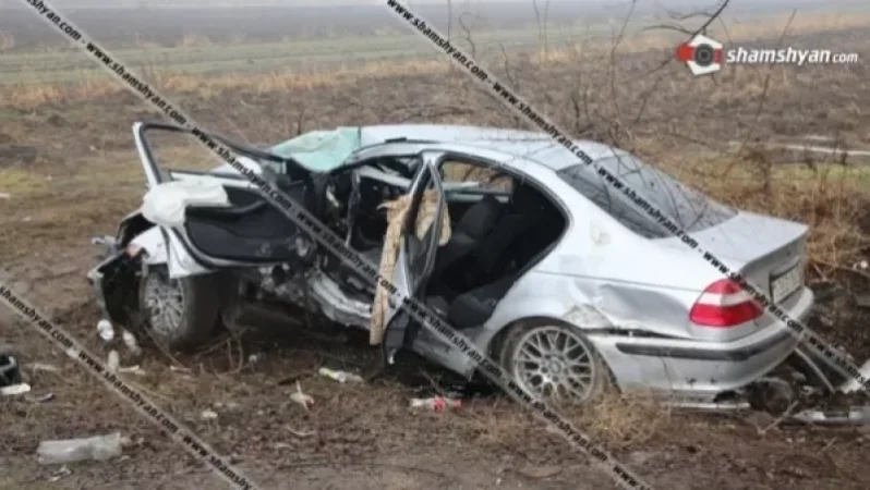 Երևան-Արմավիր ավտոճանապարհին ավտոմեքենան դուրս է եկել ճանապարհի երթևեկելի գոտուց, բախվել ծառին