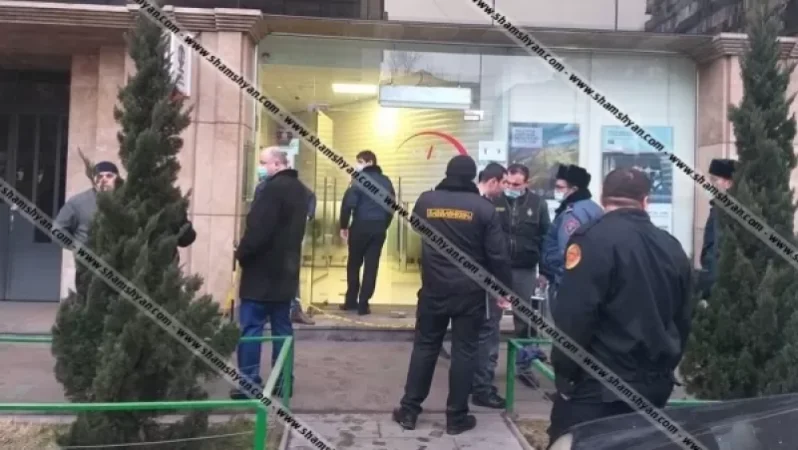 Բանկի վրա հարձակում է տեղի ունեցել, հանցագործին բռնել են. ոստիկանությունը՝ զինված հարձակման մասին