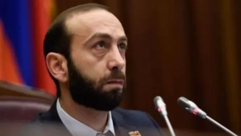 Կարող ենք, իհարկե, որպես մխիթարություն ասել, որ դաշնակիցները մեզ խաբեցին. Արարատ Միրզոյան