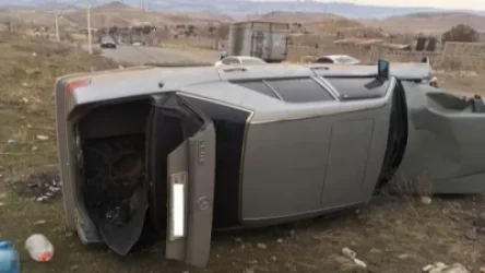 Նուբարաշենում մեքենան կողաշրջվել է. տուժածներին քաղաքացիներն են դուրս բերել մեքենայից