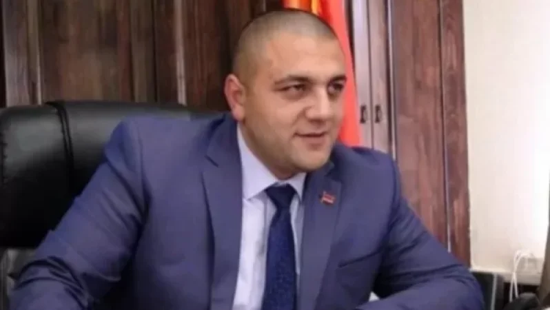 «Լկտի սուտ է».  Ի՞նչ է տեղի ունեցել Գյումրու «Պոլիգոն» թաղամասում պատգամավոր Կարեն Սարուխանյանի մասնակցությամբ