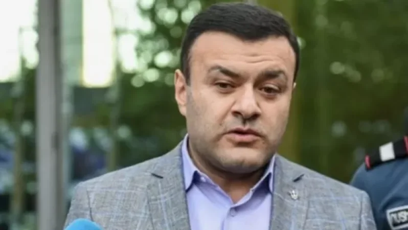 Անշուշտ, Ռոբերտ Քոչարյանի հետ մրցելու միտքը սարսափելի է նրա համար. Նիկոլ Փաշինյանի նախկին փաստաբան