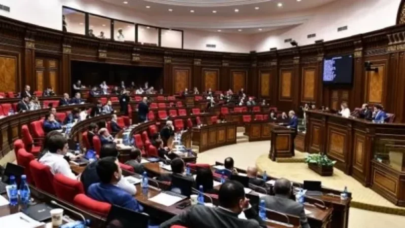 ԱԺ-ն չընդունեց ՍԴ նախագահի ու անդամների պաշտոնավարումը դադարեցնելու նախագիծը