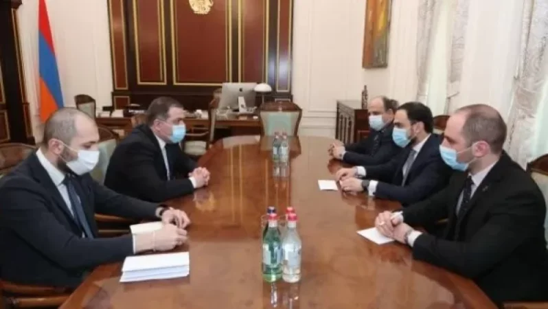 Ավինյանը Վրաստանի դեսպանի հետ քննարկել է «Պարսից ծոց-Սև ծով» տրանսպորտային միջանցքի հարցեր