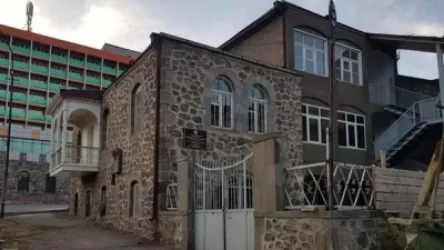 Գորիսի փոխքաղաքապետն ահազանգում է` պատմական նշանակության շենքերից մեկը վաճառքի է հանվել