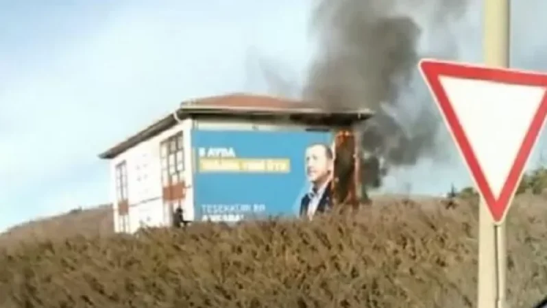 Անկարայում երիտասարդին ձերբակալել են Էրդողանի նկարով պաստառն այրելու համար