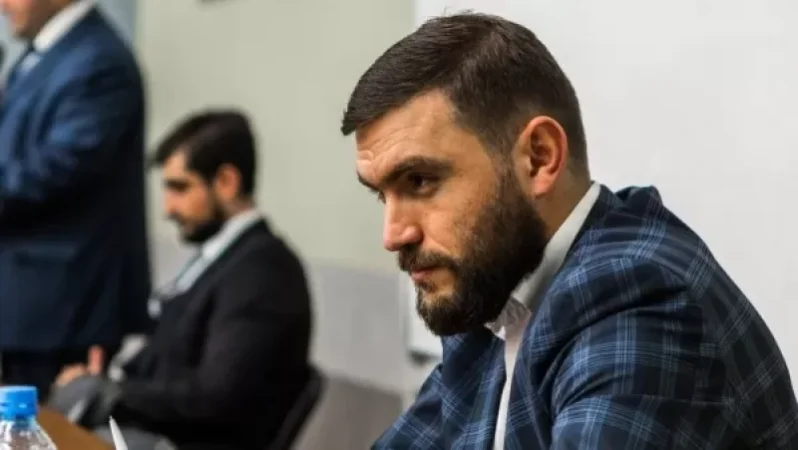 Մոսկվայի կաբինետներից մեկում իրար հերթ չտալով մտնում են հայկական քաղաքական դաշտի ակտիվիստները. Դ. Տոնոյան