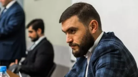 Մոսկվայի կաբինետներից մեկում իրար հերթ չտալով մտնում են հայկական քաղաքական դաշտի ակտիվիստները. Դ. Տոնոյան