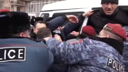 ՏԵՍԱՆՅՈՒԹ. Ոստիկանությունը տարածքը «մաքրեց» խաղաղ ցուցարարներից