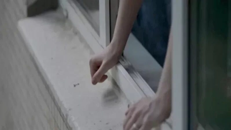 Քիչ առաջ Երևանում 20-ամյա աղջիկը ցած է ընկել շենքի 11-րդ հարկից