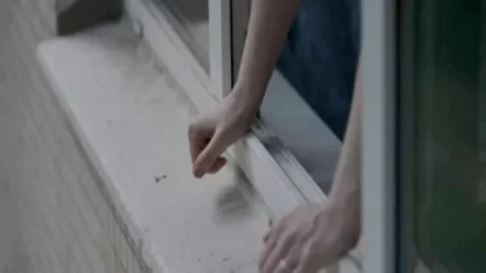 Քիչ առաջ Երևանում 20-ամյա աղջիկը ցած է ընկել շենքի 11-րդ հարկից