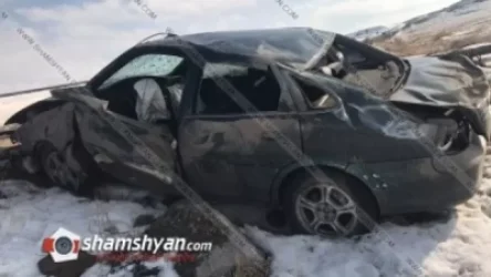 Խոշոր ավտովթար Շիրակի մարզում. մեքենան մի քանի պտույտ շրջվելով հայտնվել է դաշտում