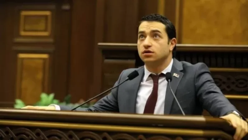 «Սա՞ ինչ էր, այս որակի եթերի՞ են արժանի մեր քաղաքացիները». Մխիթար Հայրապետյանը՝ «Կիսաբաց լուսամուտների» մասին