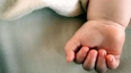 ՏԵՍԱՆՅՈՒԹ. Մահացած երեխային մայրը, խորթ հայրն ու տատը հարվածներ են հասցր. ոտիկանությունը տեսանյութ է հրապարակել