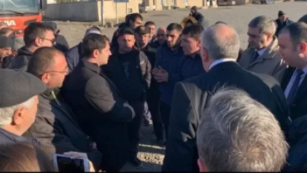 Սուրեն Պապիկյանը Վրաստանում հանդիպում է ունեցել բեռնափոխադրող ընկերությունների հայ վարորդների հետ