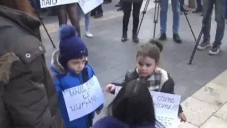 ՏԵՍԱՆՅՈՒԹ. «Վերադարձրեք հայրիկիս». անհետ կորածների ծնողները բողոքի ակցիայի են բերել երեխաներին
