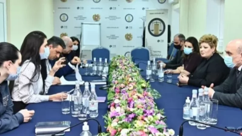 Մեդիա ոլորտի մասնագետների հետ քննարկել ենք անանուն աղբյուրներին հղումների արգելք նախատեսող նախագծերը. Թաթոյան