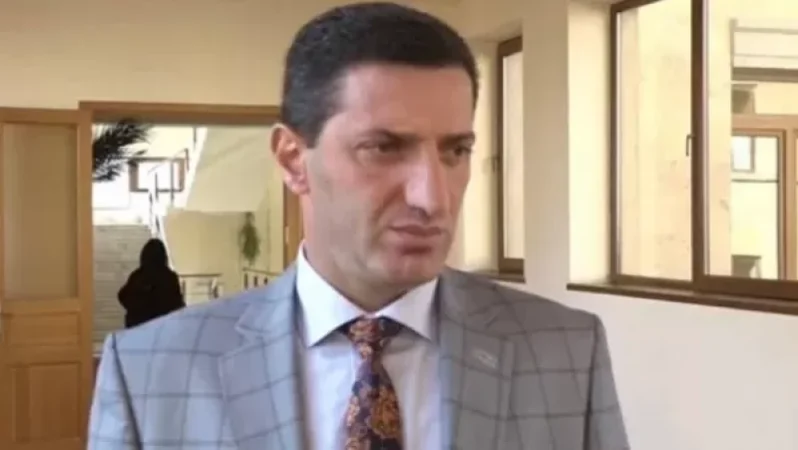 Դա անձնական խնդիր է, ես ոչ էլ վարկած ունեմ, որ ասեմ. Պետրոսյանը` Ուրիխանյանի խմբակցությունից  դուրս գալու մասին