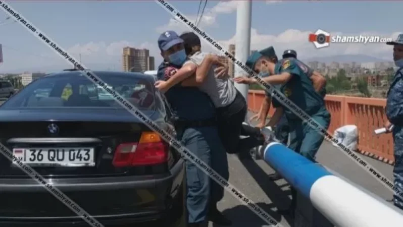 Քիչ առաջ ոստիկանները վտանգելով իրենց կյանքը կանխել են երիտասարդ աղջկա ինքնասպանության փորձը