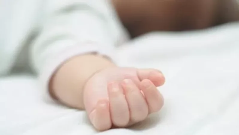 Մանկահասակ երեխայի մահվան գործով մեղադրանքներ են առաջադրվել երեխայի մորը, խորթ հորը և խորթ տատին