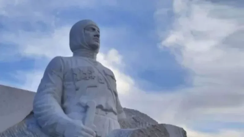 Գարեգին Նժդեհի արձանի ապամոնտաժման հարցի վերաբերյալ Արցախի իշխանությունները հայտարարություն կանեն. Տարոն Սիմոնյան