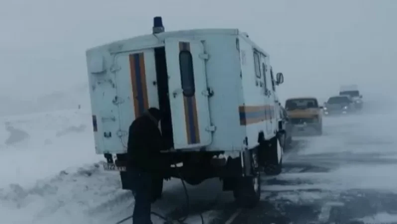 Փրկարարներն արգելափակումից դուրս են բերել մեքենաները