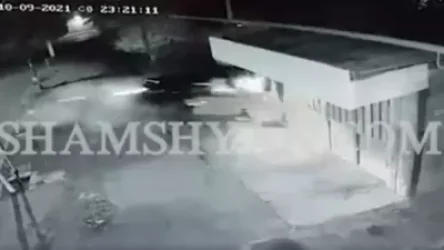 ՏԵՍԱՆՅՈՒԹ․ Ինչպես է Էջմիածնում Mercedes-ը մխրճվում ավտոտնակի մեջ