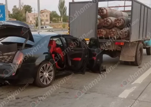 ԼՈՒՍԱՆԿԱՐՆԵՐ․ Խոշոր վթար՝ Երևան-Գյումրի ճանապարհին․ կա վիրավոր