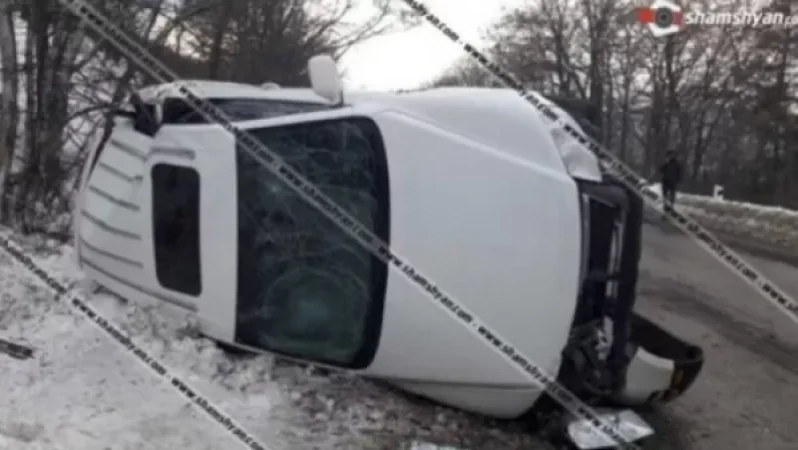 Կոտայքում վթարի հետևանքով մեքենա է կողաշրջվել․ կան վիրավորներ