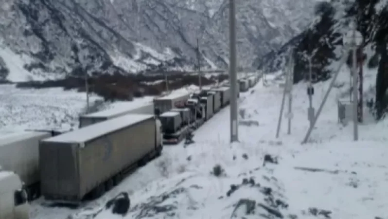 Լարսը շարունակում է փակ մնալ. կան դժվարանցանելի ճանապարհներ