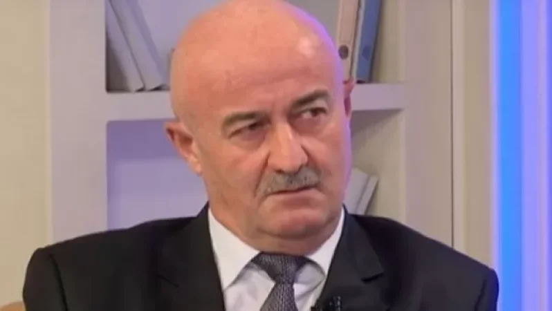 «Հրապարակ»․ «Դե, դա ինձ չի վերաբերում, ես հատուկ տղա եմ»․ Հովիկ Աղազարյան