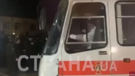 ՏԵՍԱՆՅՈՒԹ. Ուկրաինայում քարկոծել են Ուհանից ուկրաինացիների տեղափոխող ավտոբուսը