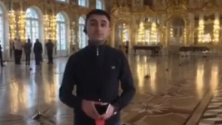 ՏԵՍԱՆՅՈՒԹ․ Եկատերինյան պալատում հայ երգիչն ակապելլա կատարել է Կոմիտասի «Կռունկ»-ը